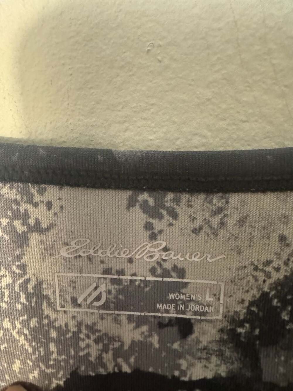 Eddie Bauer Women's Racerback Athletic Tank Top Built-In Bra Camouflage Gray Neo - Picture 3 of 4